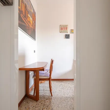 Апартаменты Happy Domus Porta Maggiore Flat Near Termini Station Рим